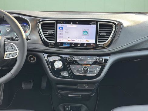 New 2026 Chrysler Pacifica Select image 22