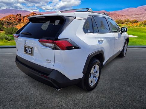 Used 2021 Toyota RAV4 XLE image 4