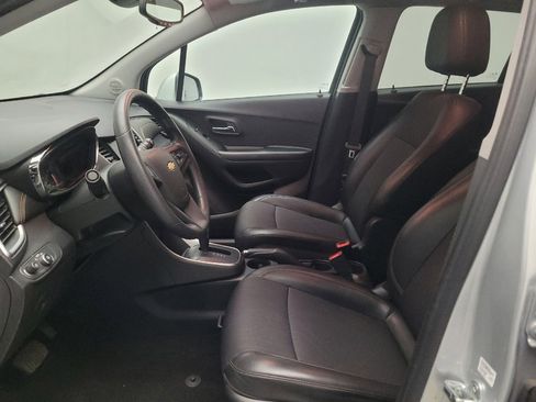 Used 2022 Chevrolet Trax LT FWD image 17