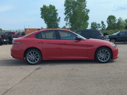 Used 2025 Alfa Romeo Giulia AWD image 2
