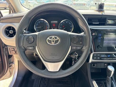 Used 2017 Toyota Corolla LE w/ Carpet Mat Package (TMS) FWD image 17