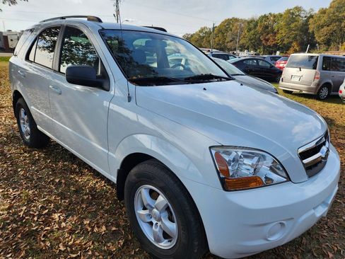 Used 2009 Kia Sorento LX image 3