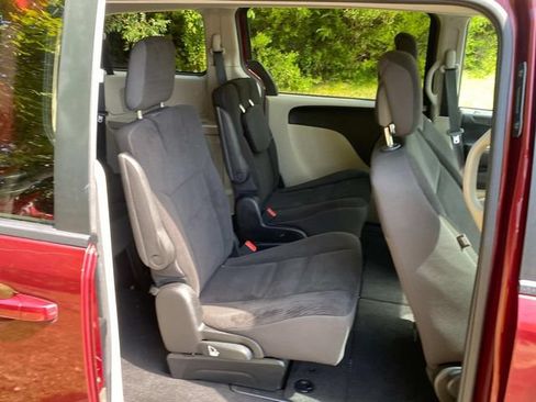Used 2018 Dodge Grand Caravan SE w/ UConnect Hands-Free Group FWD image 32