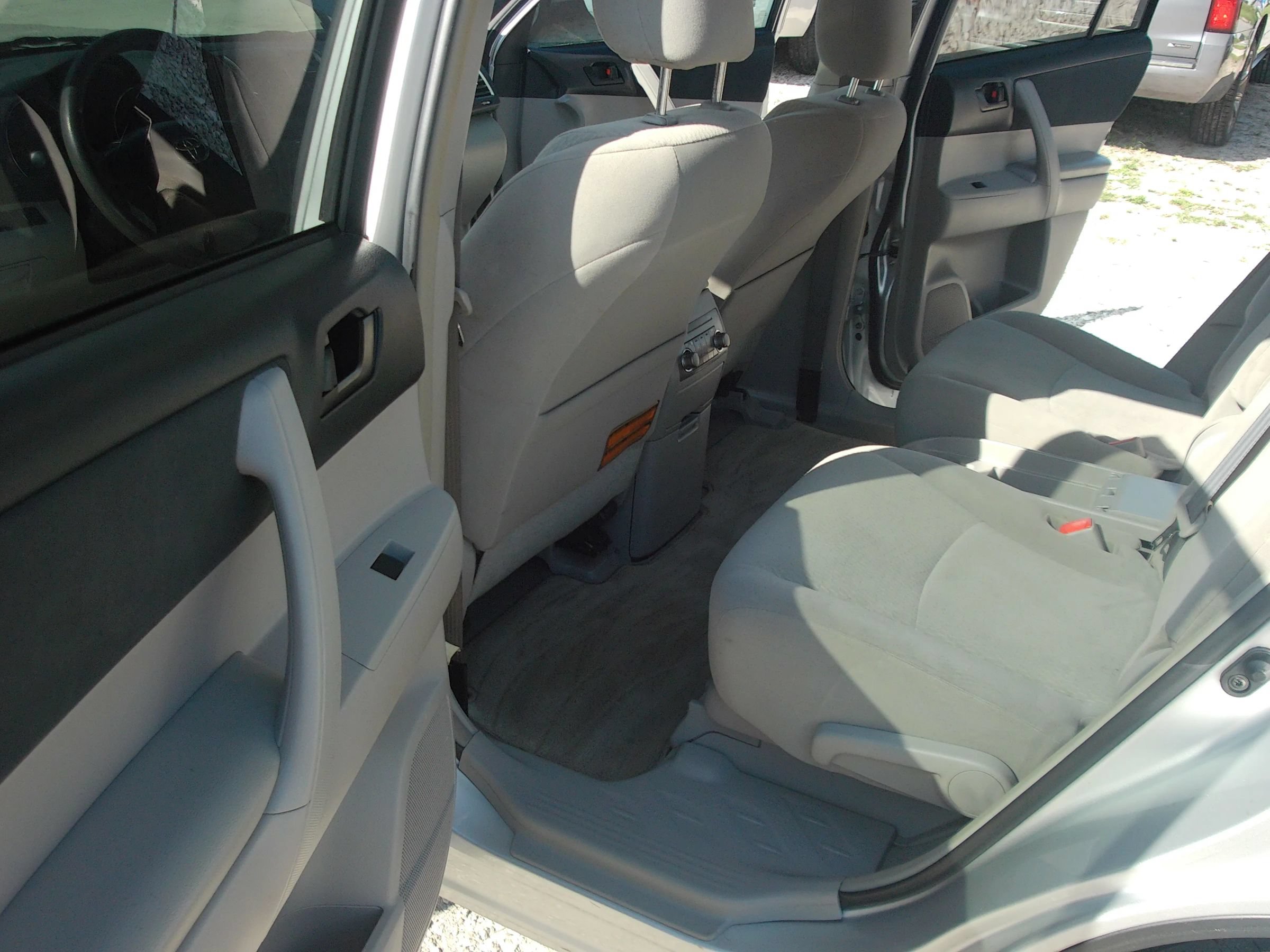 Used 2010 Toyota Highlander 2WD w/ 3rd Row Seat Pkg image 26