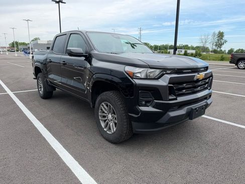 Used 2023 Chevrolet Colorado LT w/ LT Convenience Package II AWD/4WD image 3