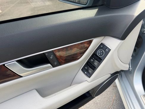 Used 2013 Mercedes-Benz C 250 Sedan image 22