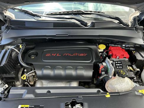 Used 2019 Jeep Compass Latitude FWD image 15