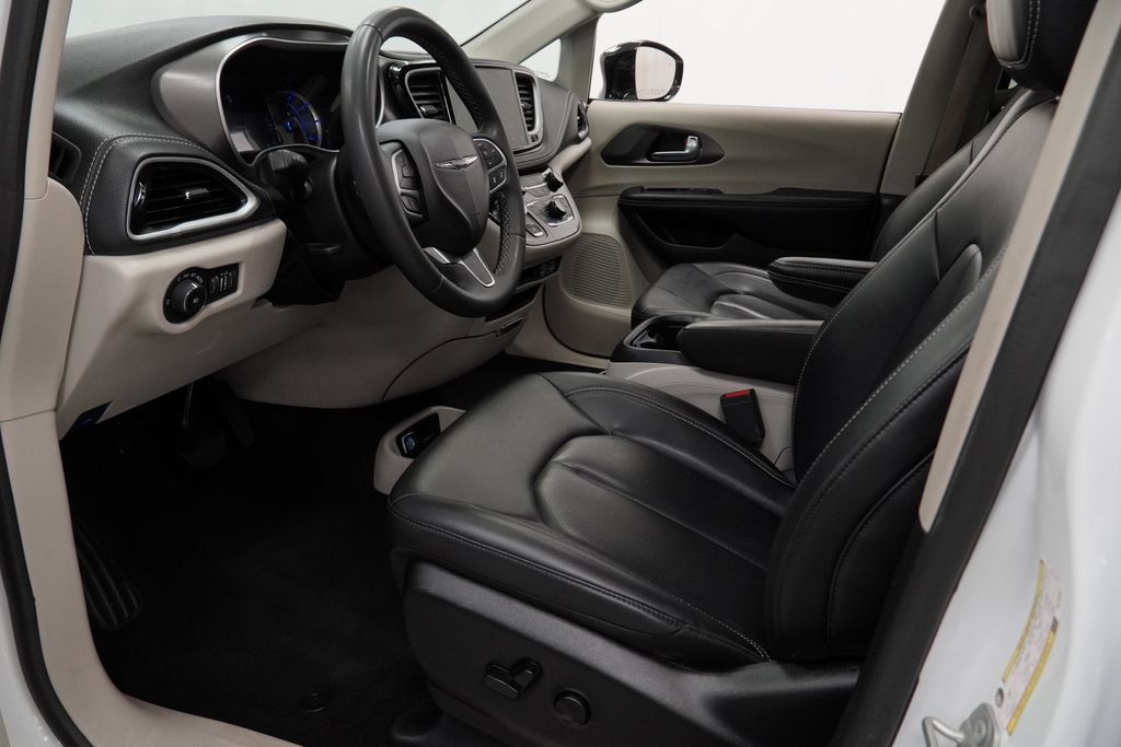 Used 2024 Chrysler Pacifica Limited FWD image 10