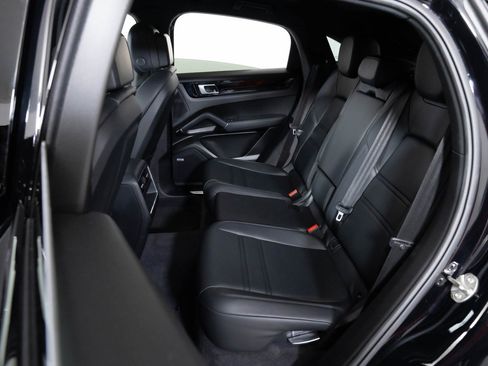 Used 2021 Porsche Cayenne Coupe image 42