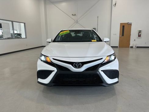 Used 2024 Toyota Camry SE image 5