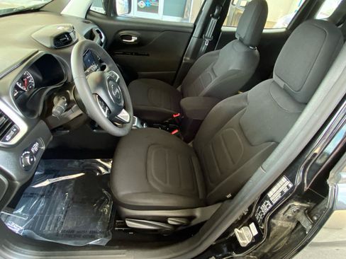 Used 2021 Jeep Renegade Latitude FWD image 18