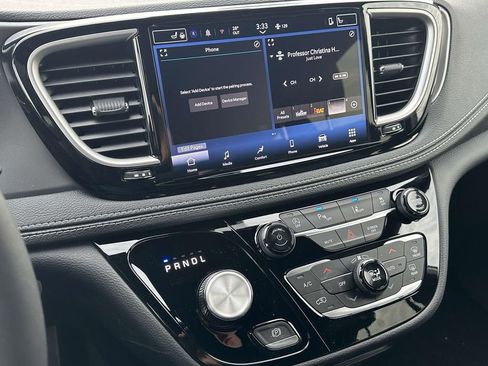 New 2026 Chrysler Pacifica Select image 15