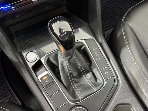Used 2022 Volkswagen Tiguan SE R-Line image 15