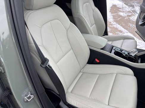 Used 2023 Volvo XC40 B5 Plus w/ Protection Package Premier image 36