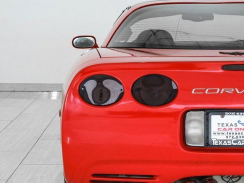 Used 2004 Chevrolet Corvette Coupe w/ Preferred Equipment Group RWD image 32