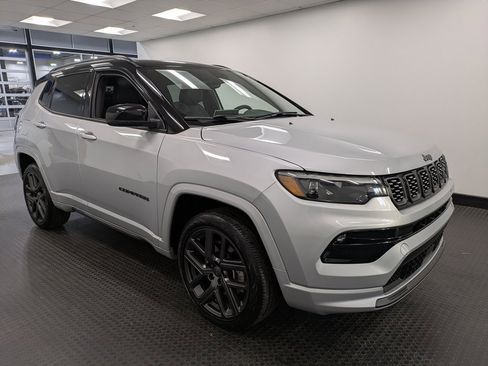 Used 2024 Jeep Compass Limited w/ High Altitude Package image 3