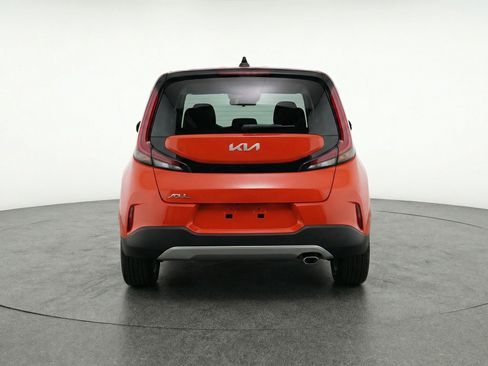 Used 2025 Kia Soul LX w/ LX Technology Package FWD image 7
