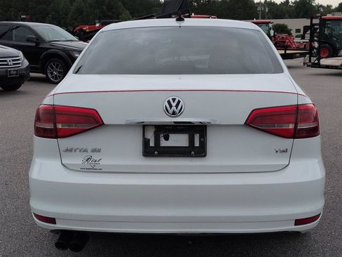 Used 2015 Volkswagen Jetta SE FWD image 4