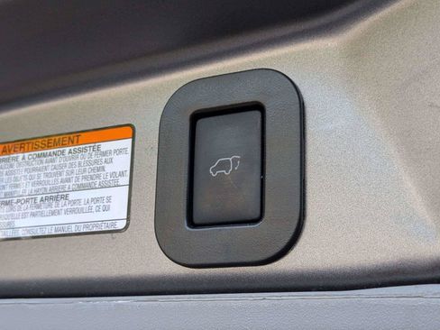 Used 2020 Toyota Sienna XLE w/ XLE Navigation Package FWD image 9