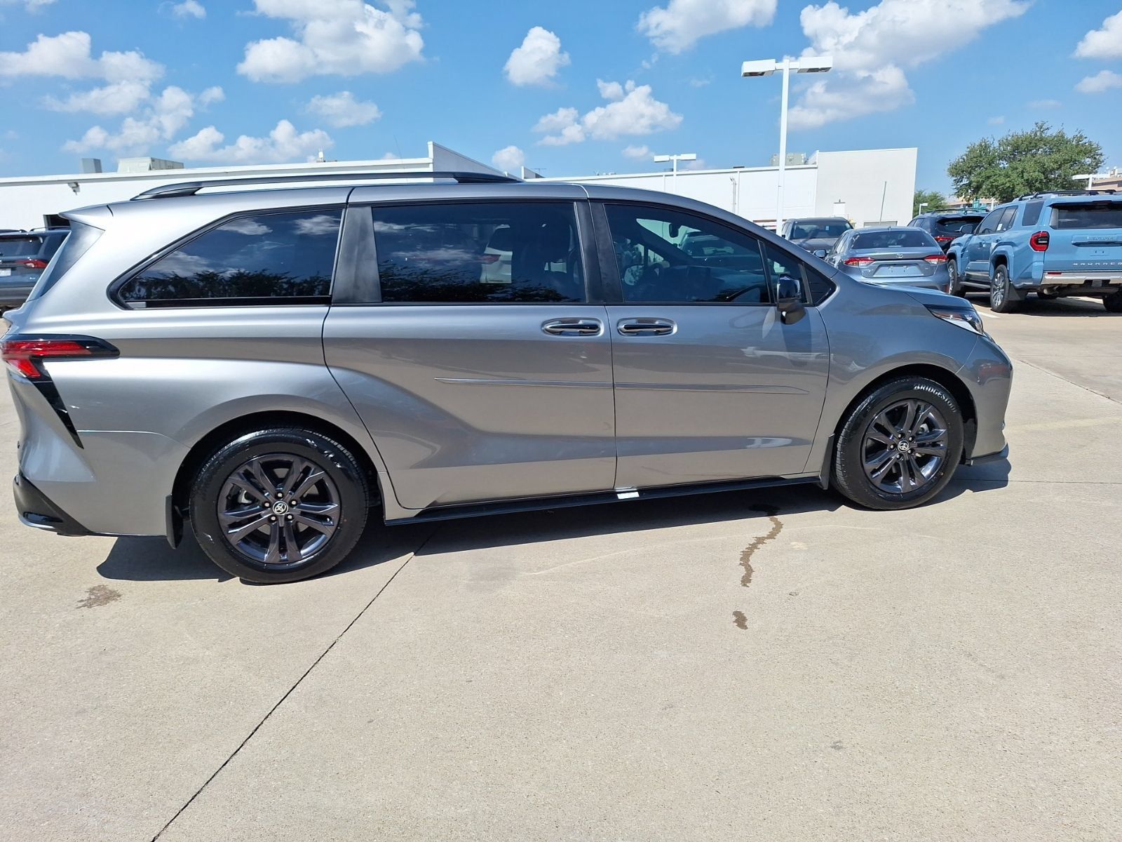 Used 2026 Toyota Sienna XSE AWD/4WD image 7