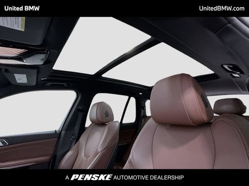 Used 2022 BMW X5 xDrive40i w/ M Sport Package AWD/4WD image 12