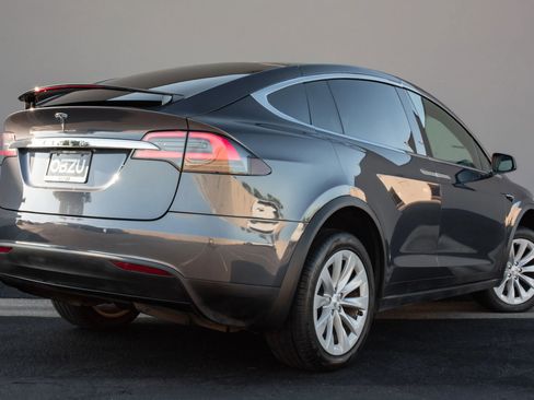 Used 2018 Tesla Model X 100D image 26