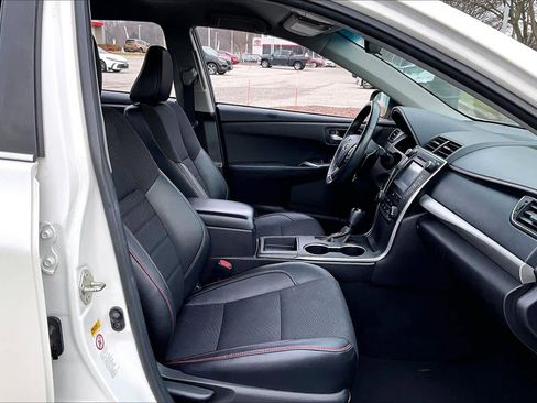 Used 2017 Toyota Camry SE image 8