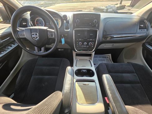 Used 2015 Dodge Grand Caravan SXT image 10