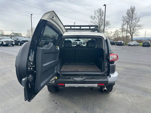 Used 2013 Toyota FJ Cruiser 4WD w/ Convenience Pkg image 11