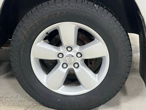 Used 2017 RAM 1500 Classic SLT AWD/4WD image 10