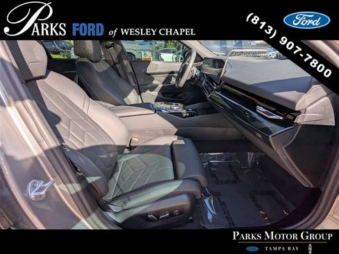 Used 2025 BMW 530i xDrive w/ Premium Package image 11