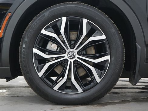 Used 2025 Toyota Crown XLE image 25