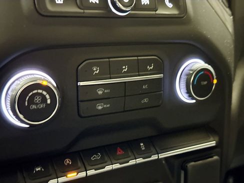 Used 2023 Chevrolet Silverado 1500 Custom AWD/4WD image 18
