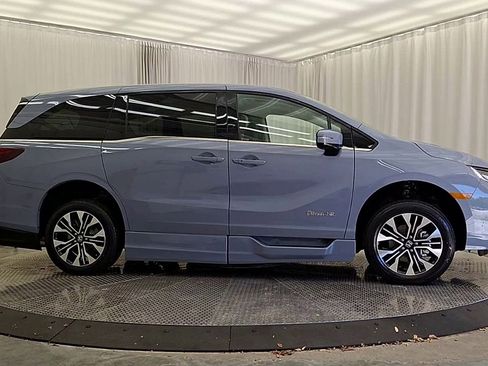 Used 2025 Honda Odyssey Elite image 6