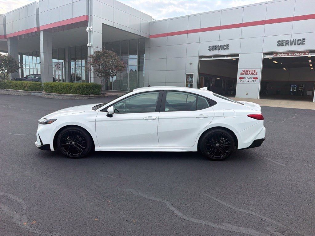 Used 2025 Toyota Camry SE FWD image 2