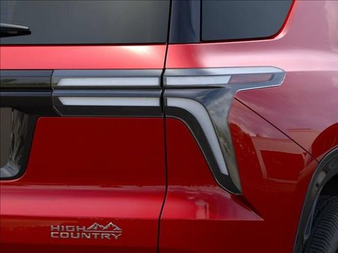 New 2026 Chevrolet Traverse High Country w/ LPO, Floor Liner Package FWD image 11