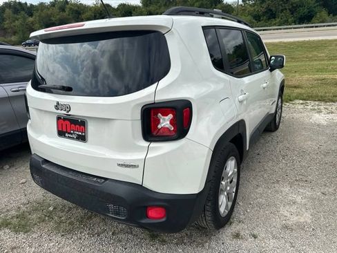 Used 2016 Jeep Renegade Latitude FWD image 23