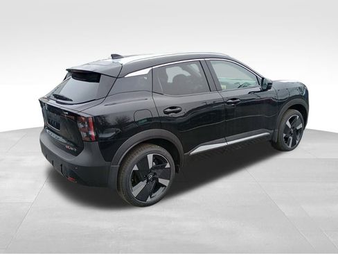 New 2025 Nissan Kicks SR image 5