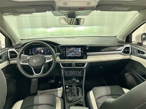 Certified 2025 Volkswagen Taos SEL w/ Black Wheel Plus Package image 25