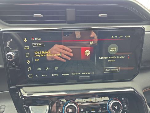 Used 2024 GMC Sierra 1500 AT4 w/ Technology Package image 33