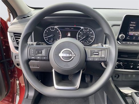 Used 2024 Nissan Rogue S image 17
