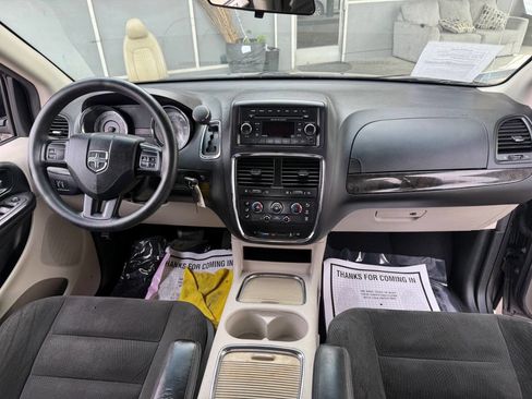 Used 2016 Dodge Grand Caravan SXT image 24