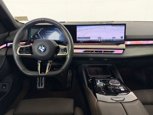 Used 2024 BMW 540i xDrive w/ Executive Package image 31