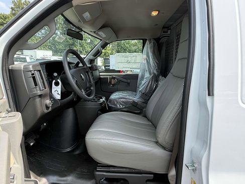 New 2025 Chevrolet Express 3500 Extended image 20