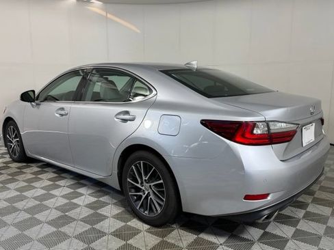 Used 2016 Lexus ES 350 w/ Luxury Package w/Wood Trim FWD image 4
