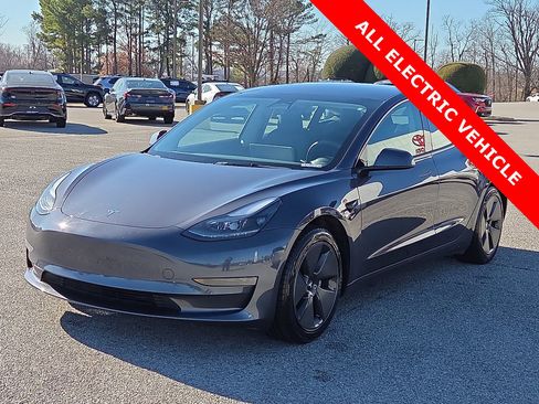 Used 2023 Tesla Model 3 Standard Range image 2