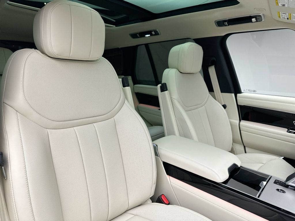 Certified 2025 Land Rover Range Rover SE AWD/4WD image 5