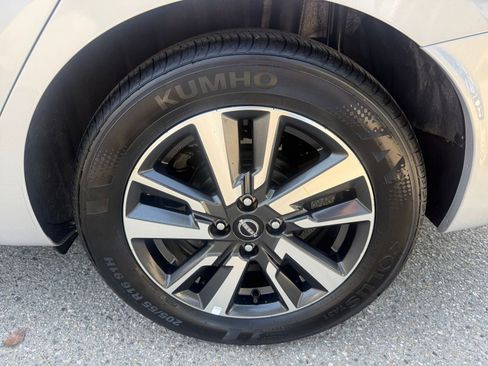 Used 2025 Nissan Versa SV image 25