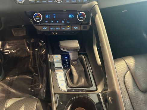 Used 2025 Hyundai Elantra Limited image 41