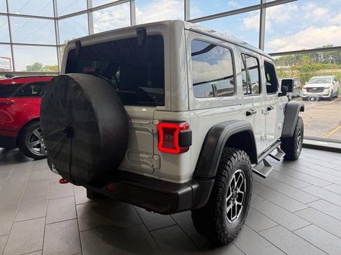 Used 2024 Jeep Wrangler Unlimited Rubicon w/ Technology Group AWD/4WD image 2